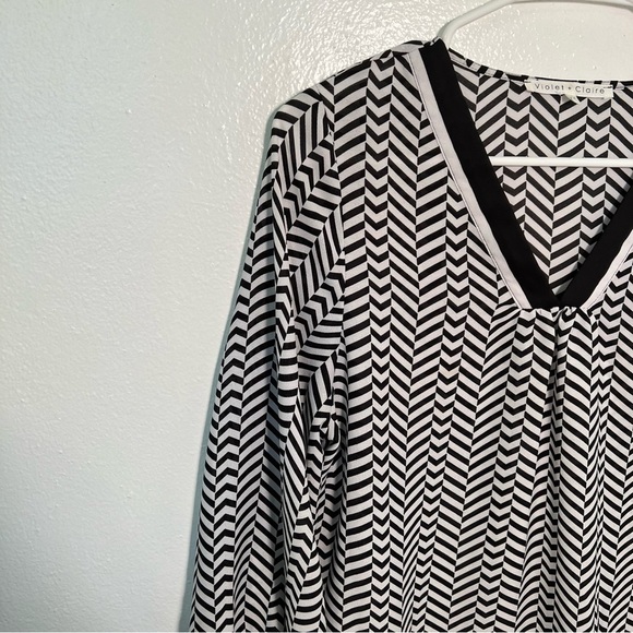Violet & Claire V-Neck Blouse Black White Geometric - Picture 7 of 13